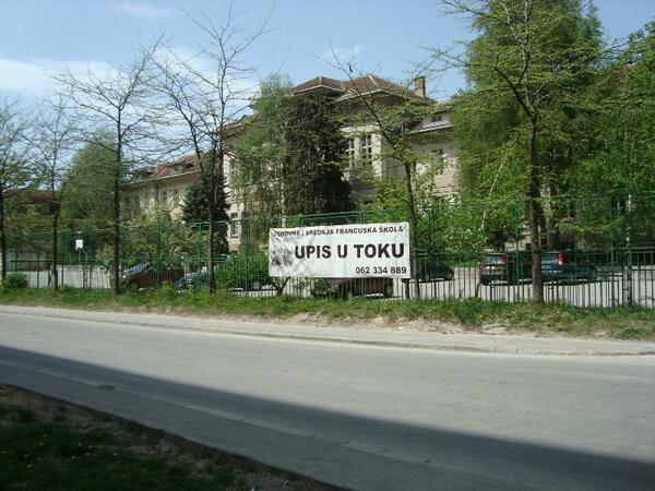 CIFSarajevo's tweet photo. CIFS #Sarajevo Upis u toku! #BosnaHercegovina #obrazovanje #skola http://t.co/62szcoWLRA