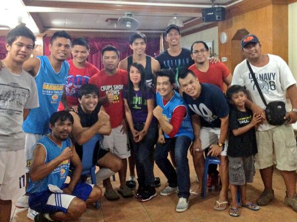 GiuComia's tweet photo. Before Gamtime! #Basketboleros at Brgy Malinta, Valenzuela @mamabelle971LS @papabodjie @papacarlo971LS @papadan971LS http://t.co/8sXu5qxirZ