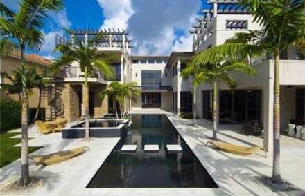 PoolPorn's tweet photo. Top golfer Rory Mcilroy's beautiful pool and back yard setup. http://t.co/fYwrmc6oSY