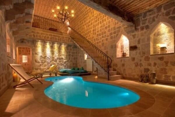 PoolPorn's tweet photo. Amazing indoor pool. #PoolPorn http://t.co/enExrK41RM