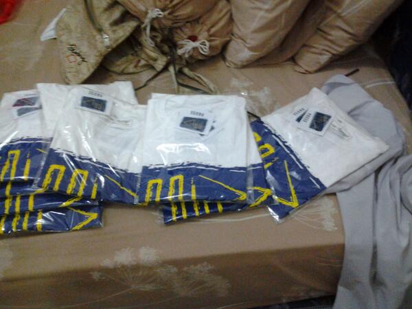 Ready stock, size m,l,xl minat? Mention or dm:) ”