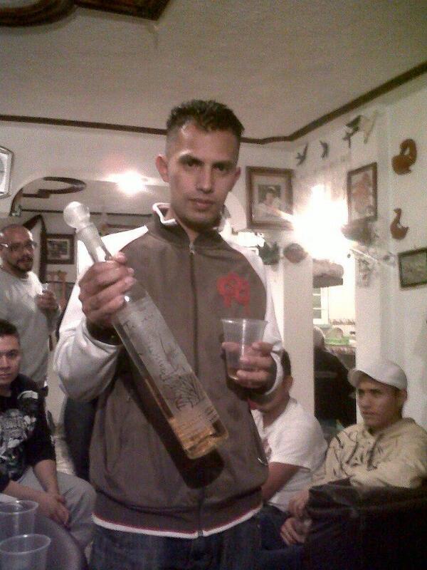 ElSamurai_'s tweet photo. UN PEQUEÑO TEQUILA "DON RAMON"EN CASA DE LENGUA CIRCO NACION http://t.co/Usd0wZHLe8
