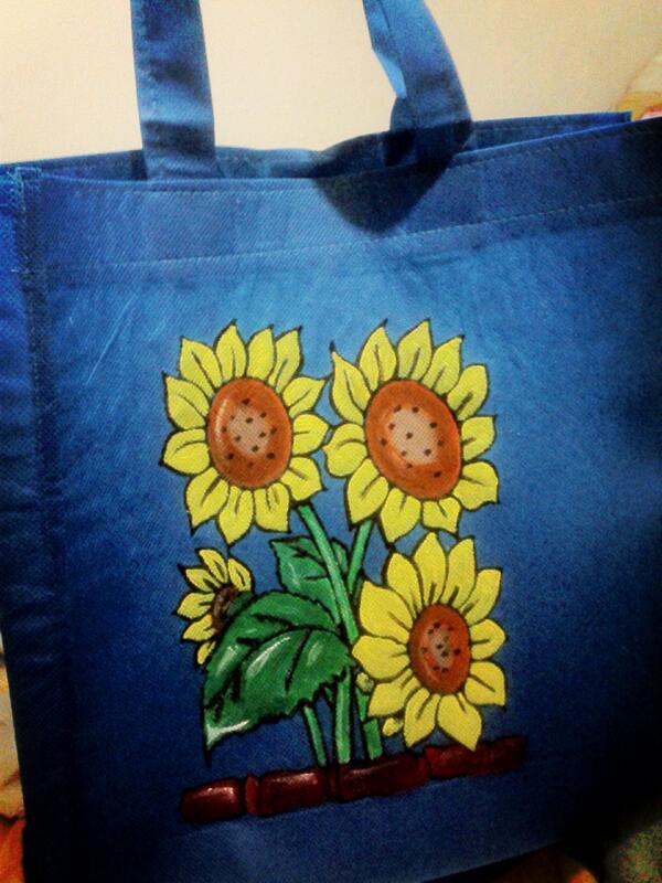 sckrots's tweet photo. bolsa ekologica pintada a mano...$50 http://t.co/G1mBXfr0HX