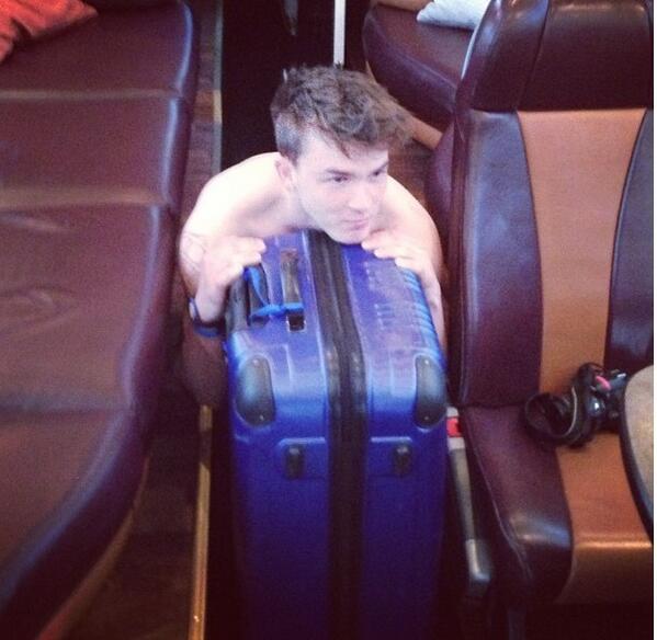 LatestAbout1D's tweet photo. Josh shirtless inside the tourbus ! http://t.co/am7bIkkOdT