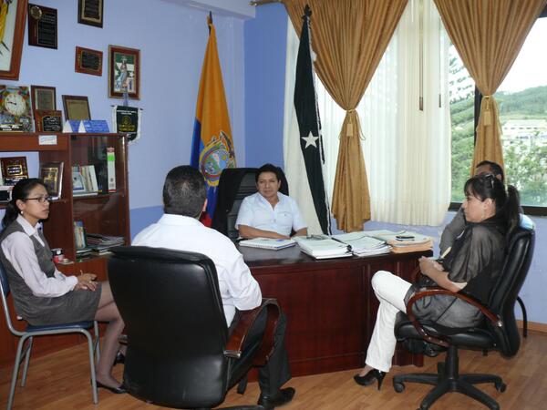 GADMira's tweet photo. Representantes del MIES dialogaron con Alcalde de Mira, se analizó los  programas que ejecuta el MIES en el cantón http://t.co/9eVVd1i2WS