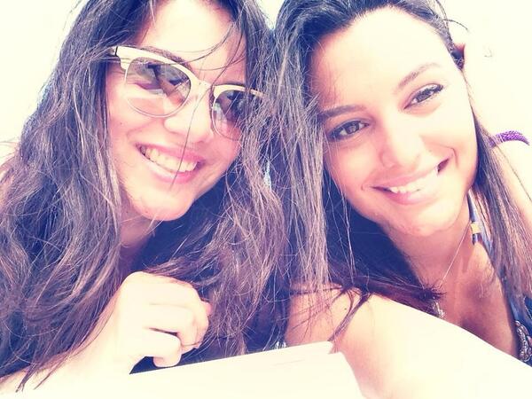 yasteme's tweet photo. Hoy cumple años una de mis mejores amigas. Mi hermosa y talentosa @natycardona love you! http://t.co/My1SbRfrFL