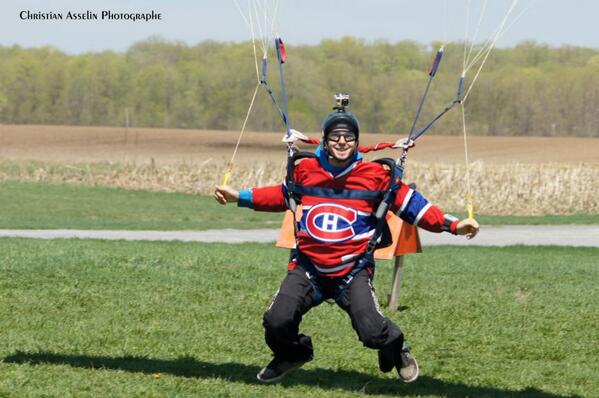 ParachuteMTL's tweet photo. On a vraiment essayé d'aider le Canadien, mais il faut croire que ce n'était pas suffisant! http://t.co/B4BLdUTec5