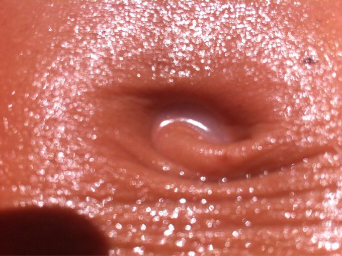 Belly button sweat lol http://t.co/32xeaNqIqI