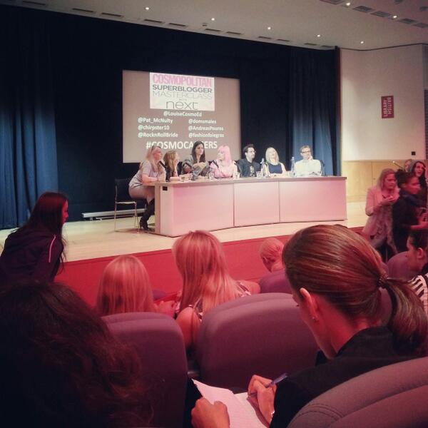 GlareUsy's tweet image. Dashing people ♡ #cosmocareers #SuperBlogger