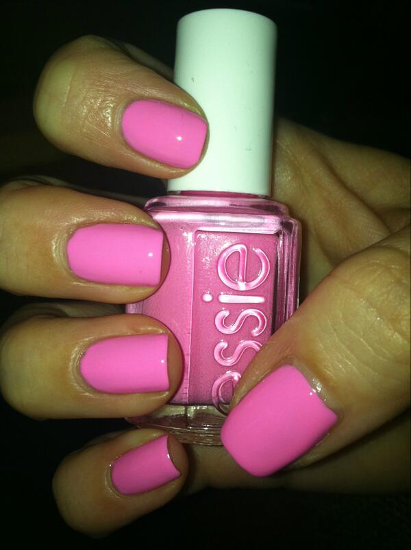 BOOM BOOM ROOM <a href="/essie/">essie</a>