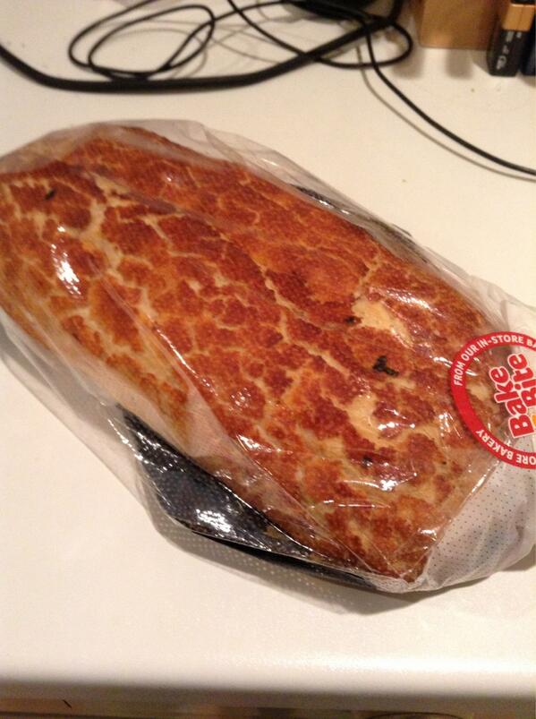 Clozaa23's tweet image. only decent thing about working at spar are freebies like this at the end of the night #tigerbread yummmm 🐅😋