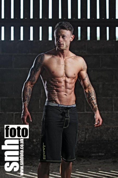 BKQbj9XCcAAQBze.jpg:small