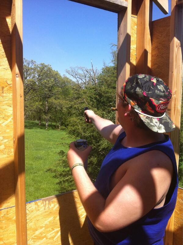 Teamwormfarm's tweet photo. Beer, a cigar, and a gun #perfectmix http://t.co/AtZtzn8WSr