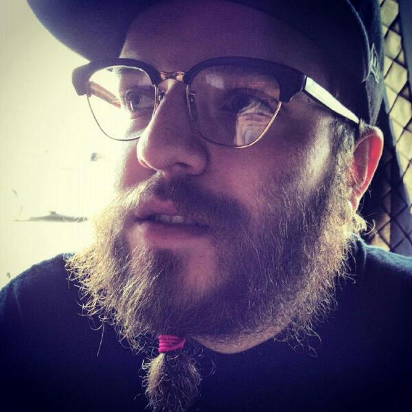 evanlloydleb's tweet photo. Pony tail. #sowhat #pinkelastic http://t.co/T30nbpXxgv