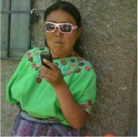 RubioficiaI's tweet photo. el #desafio2013 !!*le manda un whatsapp a sus comadres* http://t.co/FoHzDWlWBr