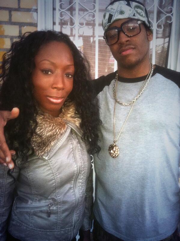 SelfMadeBunk's tweet photo. Idk her http://t.co/7bLl1sEctx