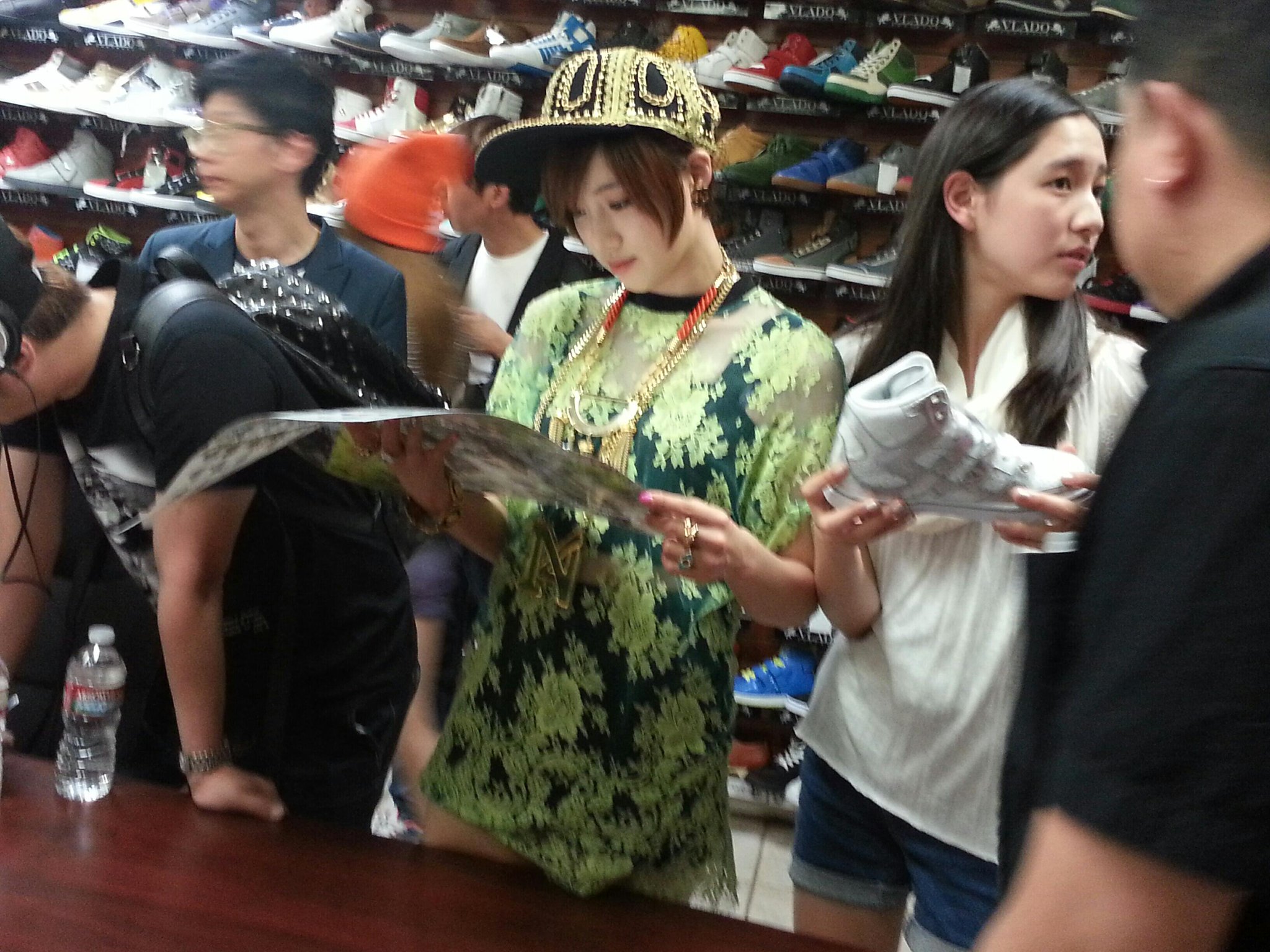 BKRNEJJCEAAlOvx.jpg:large