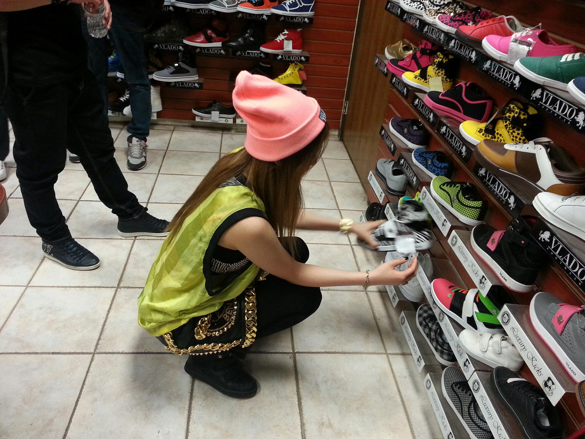 BKRSyUqCUAE6xxz.jpg:large