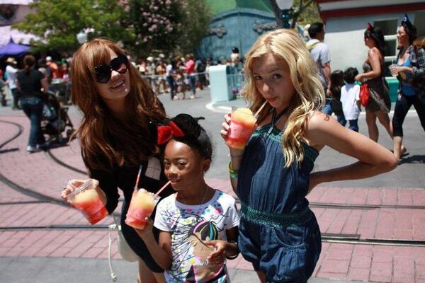 with my girls! <a href="/OriginalZuri/">Zuri Ross</a> and <a href="/EmmaaRosss/">Emma Ross!</a> :)