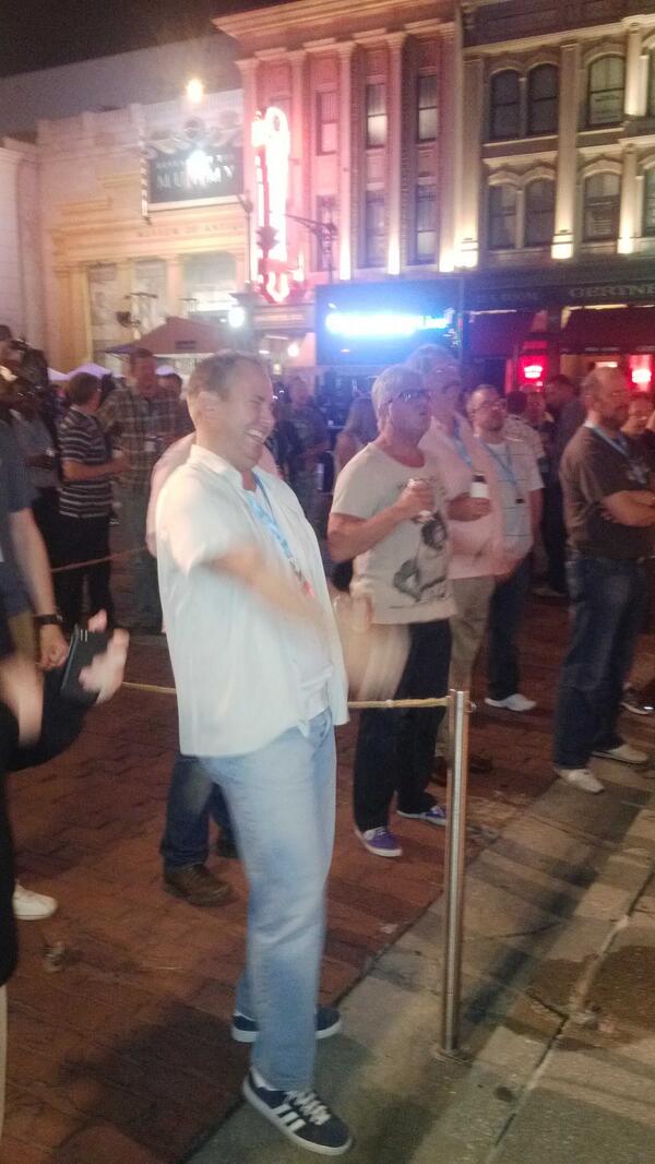 Zukka75's tweet image. Another #WebWorks session with #BluesBrothers and @ken_wallis... five stars but I don&apos;t find the survey.. :)