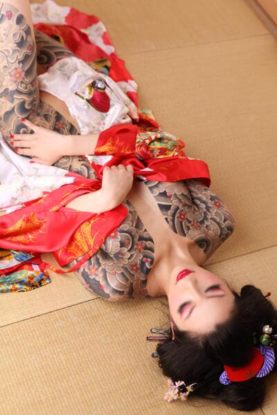 Solo las japonesas deberian poder tatuarse, el resto da asco