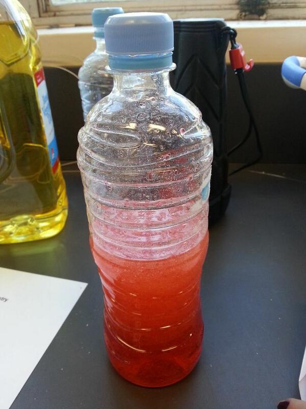 MissAzzopardi's tweet photo. Making a lava lamp! Such a simple science idea but yet so much enjoyment!!! #ACUedu_452 http://t.co/ZqOyC3cMHo