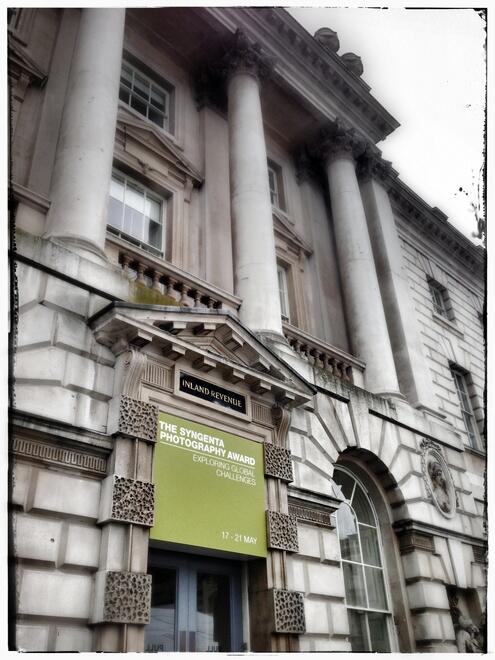 Ensaio para a cerimônia do <a href="/syngenta/">Syngenta</a> photo awards que acontece hoje a noite no <a href="/SomersetHouse/">Somerset House</a>! com <a href="/CandlestarLtd/">Candlestar</a>