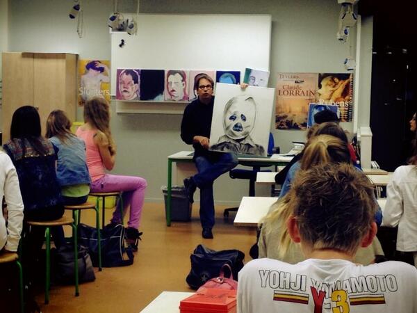 Workshop portrettekenen door Roel op het Raaylandcollege. Te gek.