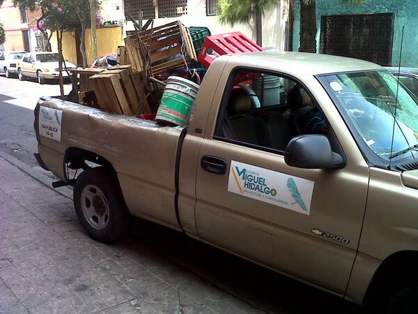 JUDVPMH's tweet photo. @vavilam88 @starkid695 Retiro de obstáculos en calle Winnipeg y Lago Cardoso http://t.co/3y3GH8O9DL