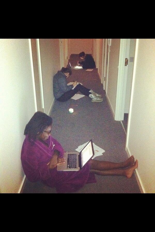 marinagui1's tweet photo. Apagón nocturno en Moonraker!! Así da gusto estudiar http://t.co/S4rXvVgH5h