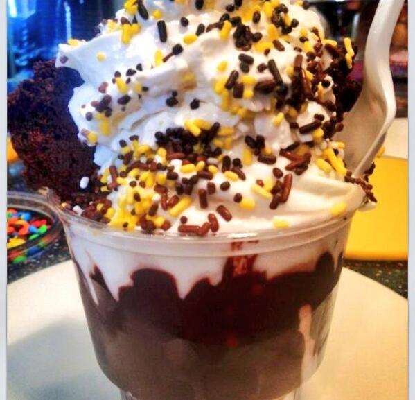 LindsayClubine's tweet photo. Stop by Sprinkles Ice Cream @Faneuil Hall for Brownie Sundae on your way to Game 1 @the Garden tomorrow night! Yum! http://t.co/nF90q5At6o