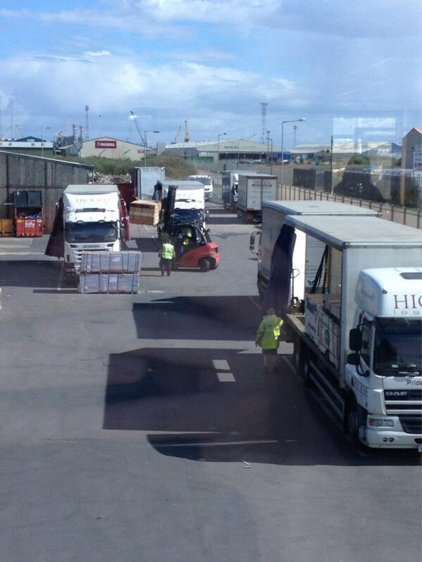 PremierForest's tweet image. Busy afternoon in the yard loading deliveries! #PremierForest