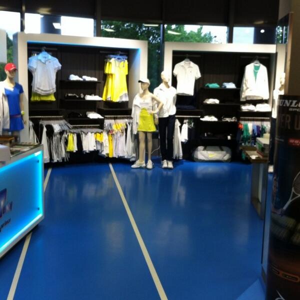 Run_and_Walk's tweet photo. @lerenhardlopen / Naast hardloper ook tennisser dan moet je eens bij Tennis Today  op de rompert gaan kijken.. http://t.co/ZlZhwYHkZY