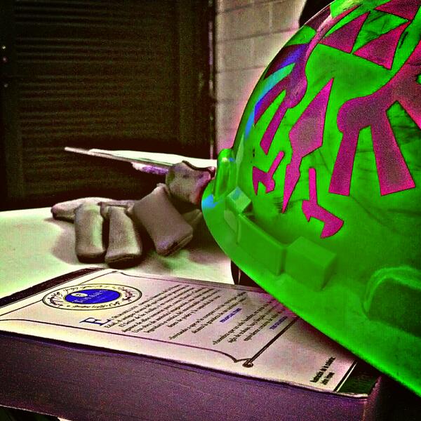 Jeskao_O's tweet photo. Un buen dia en el trabajo http://t.co/pKa05CPs8M