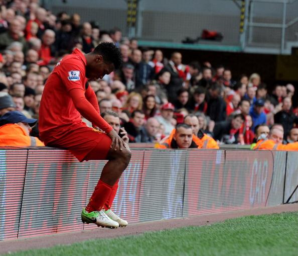 alumpofcelery's tweet photo. Daniel Sturridge reaction when knowing Chelsea won European trophy again. http://t.co/kw2iFQGcRn