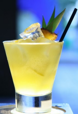 MeemoNYC's tweet photo. Malibu Beach Bum Cocktail @MeemoNYC with pineapple infused vodka! http://t.co/vY36lBqiPH