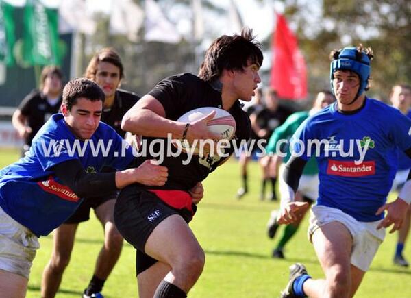 <a href="/DiegoLarrauri/">Diego Larrauri</a> fue elegido MVP del partido del Lunes contra MonteVI El Sáb te entregamos unos gatorade felicitaciones