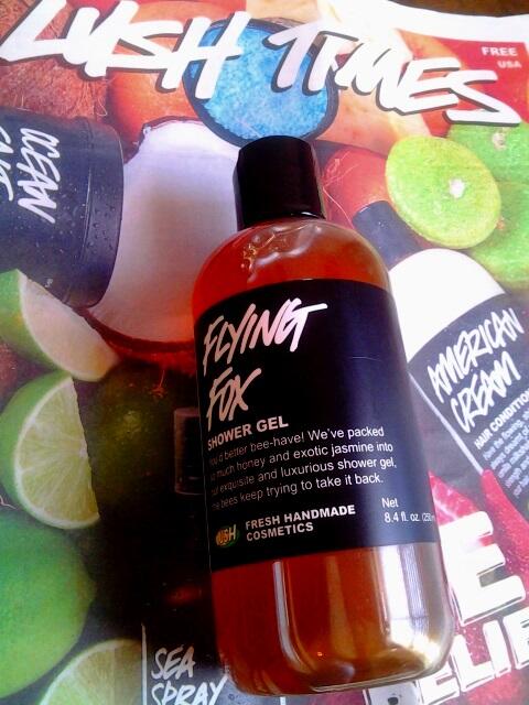 GreyLivingWell's tweet photo. The new blog post is up! http://t.co/GotgCrNYjG … This time I'm reviewing #LUSH's #FlyingFox shower gel! http://t.co/aKg6Wc2a9r