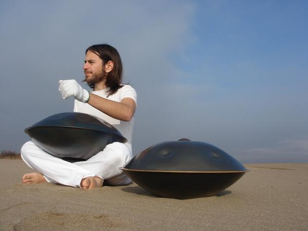 El Hang es un instrumento musical de percusión y es el instrumento  mas raro del mundo.