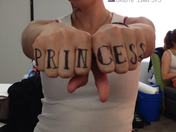 Did you miss your Chola's? Cause we're back and better than eva!!! @jynxmazecutie http://t.co/KT7Ox5