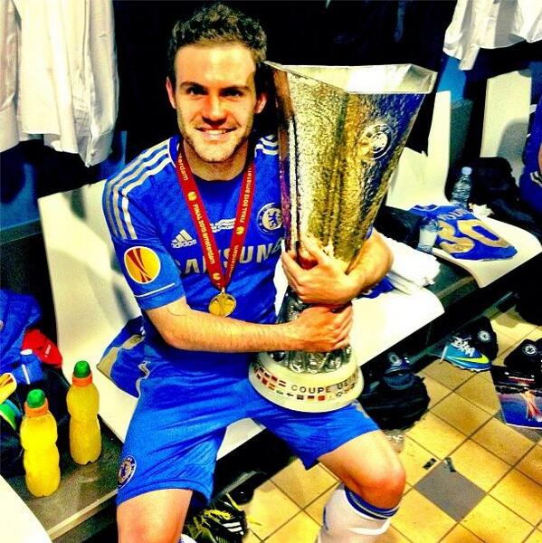 adidasMX's tweet photo. Así se celebra un título de #EuropaLeague @juanmata10 @chelseafc #allin http://t.co/lf1hCwLYLt