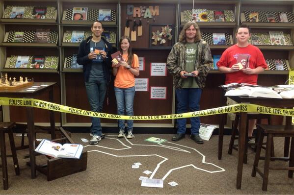 chooper526's tweet image. .@_MichelleCooper is such a cool librarian. #fun #createinterest @HendersonISD #HHS