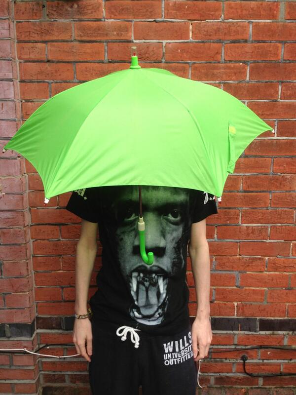 ThingsOnDers's tweet photo. Umbrella. http://t.co/DSZV4nVdrk