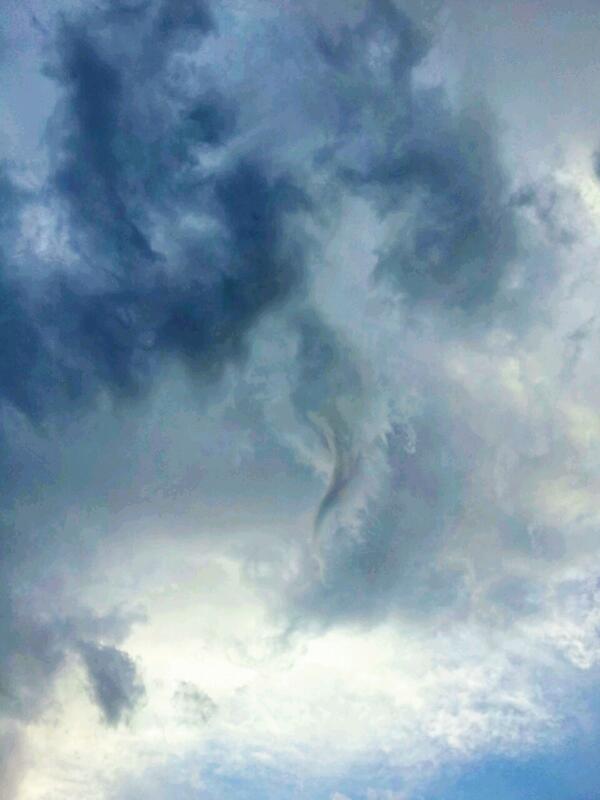 Mark_Barthelt's tweet photo. @Skilling Tom - what kind of cloud is this?  Looks ominous.  Cell phone image just taken a few minutes ago over Lisle http://t.co/3S3cL2IKX1