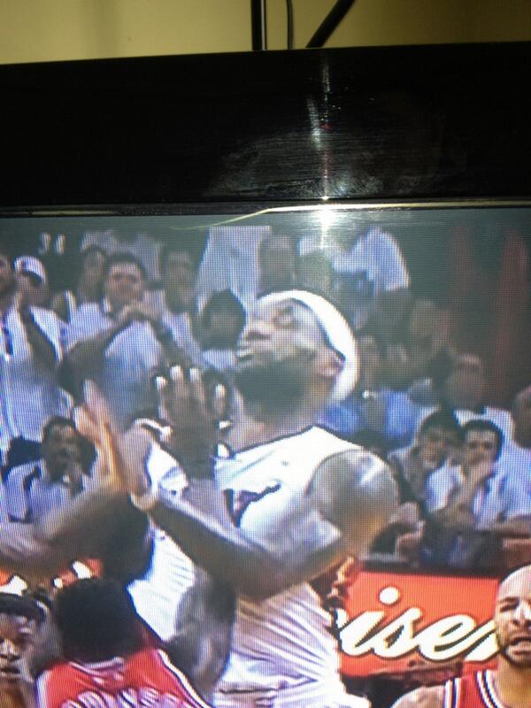khrod86's tweet photo. Doesn't even touch u give me a break @KingJames http://t.co/VoR7I6McuC
