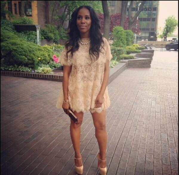 LeoAfashion's tweet photo. I could dress like this everyday &amp; not have a care in the world... So girly chic @juneAmbrose http://t.co/lnFjr6r8lW