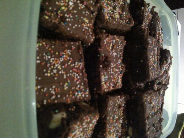 kaylinmyburgh's tweet image. Time for cake :D #brownies #doublescience