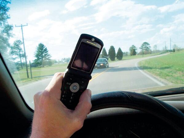 arabnews's tweet photo. #PHOTO: #Phonedistractions blamed for #roaddeaths | #ArabNews: http://t.co/D3vzo06GZn http://t.co/7vsCrFnoR2