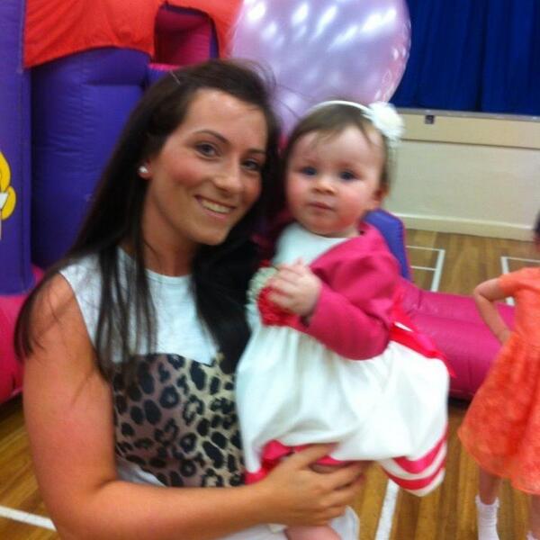 DonovanCharlene's tweet photo. Big Happy 1st Birthday To Our Beautiful Niece Mirren 🎁🎉👑💕 #birthday #big1today #loveyou http://t.co/W5Ci26P2GJ