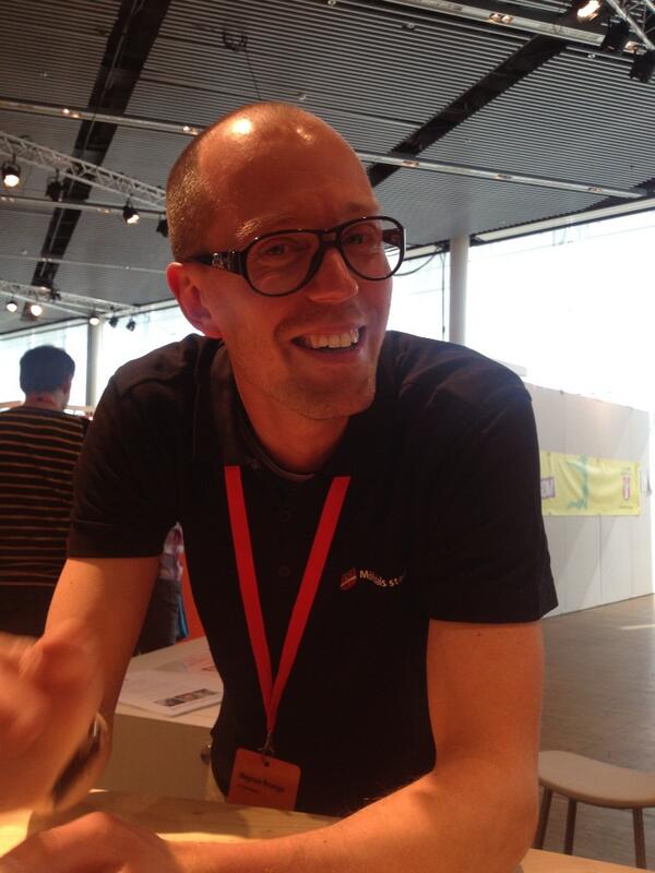 skogholmk's tweet photo. Nålihöstackspedagogik med @magnusbrungs #MölndansStadsMonter #framlar #framlar13 #framlar2013 http://t.co/hlAAPZo7Tf
